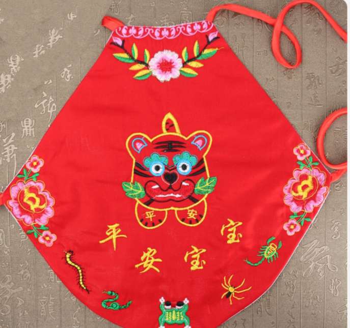 夏季宝宝刺绣肚兜，婴幼儿透气肚兜排汗棉布围兜儿，满月，百天，生日拍照详情图1