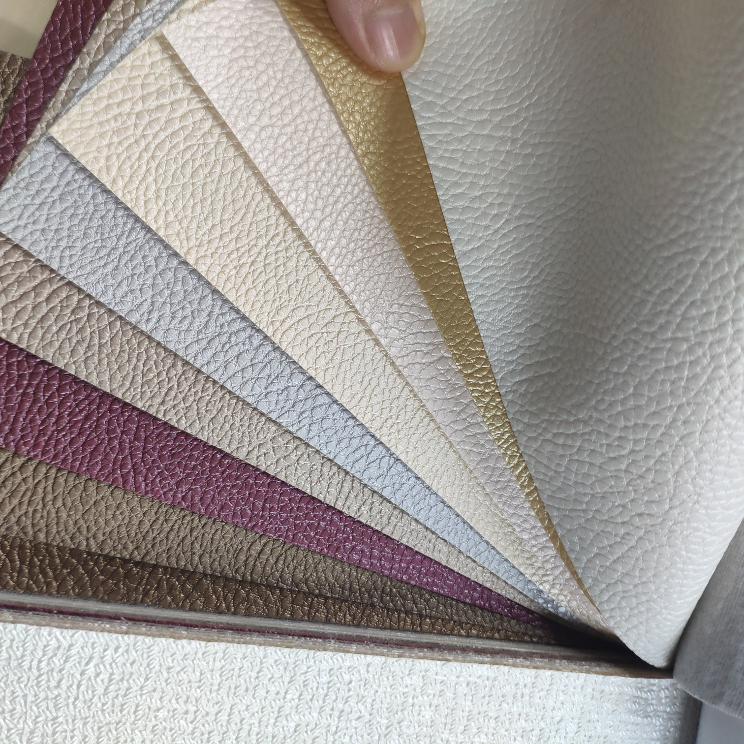 人造革软包硬包移门皮革墙面装饰革面料现货珠光大荔枝纹2号