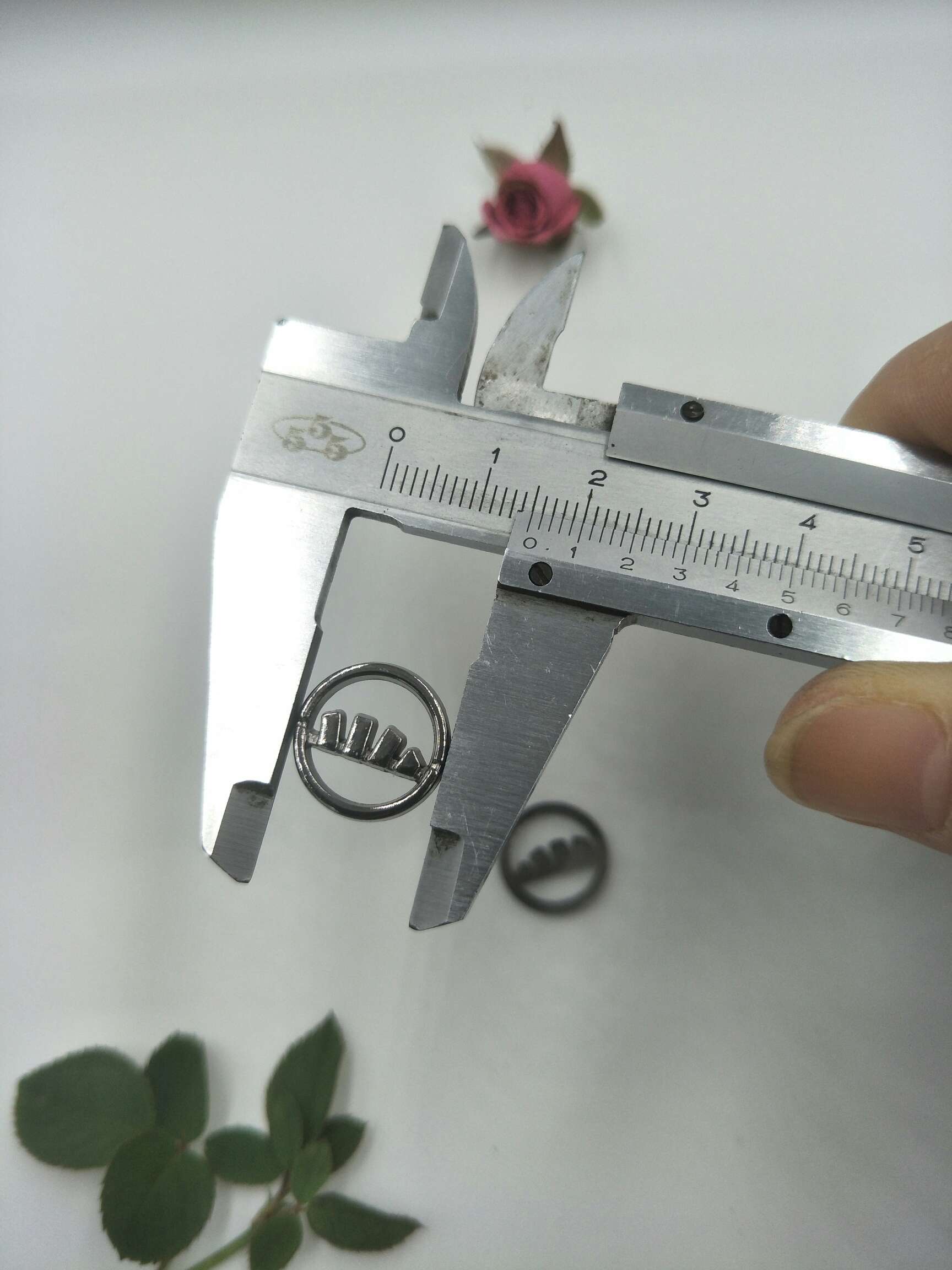 厂家直销合金小D扣 服装辅料 时尚创意标牌 装饰扣 爆款帽子配件掉坠 鞋服箱包头饰DIY配件 金属半圆详情图13