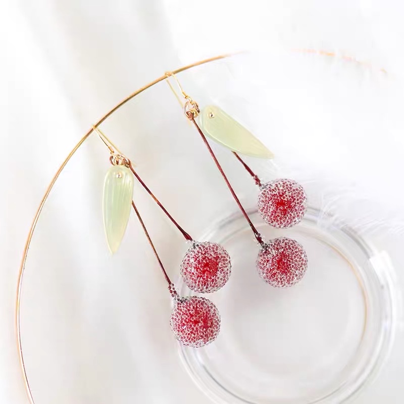Original frost and ice coat, bayberry pulp flower simulation, fashionable, sweet and girlish heart earrings details Picture
