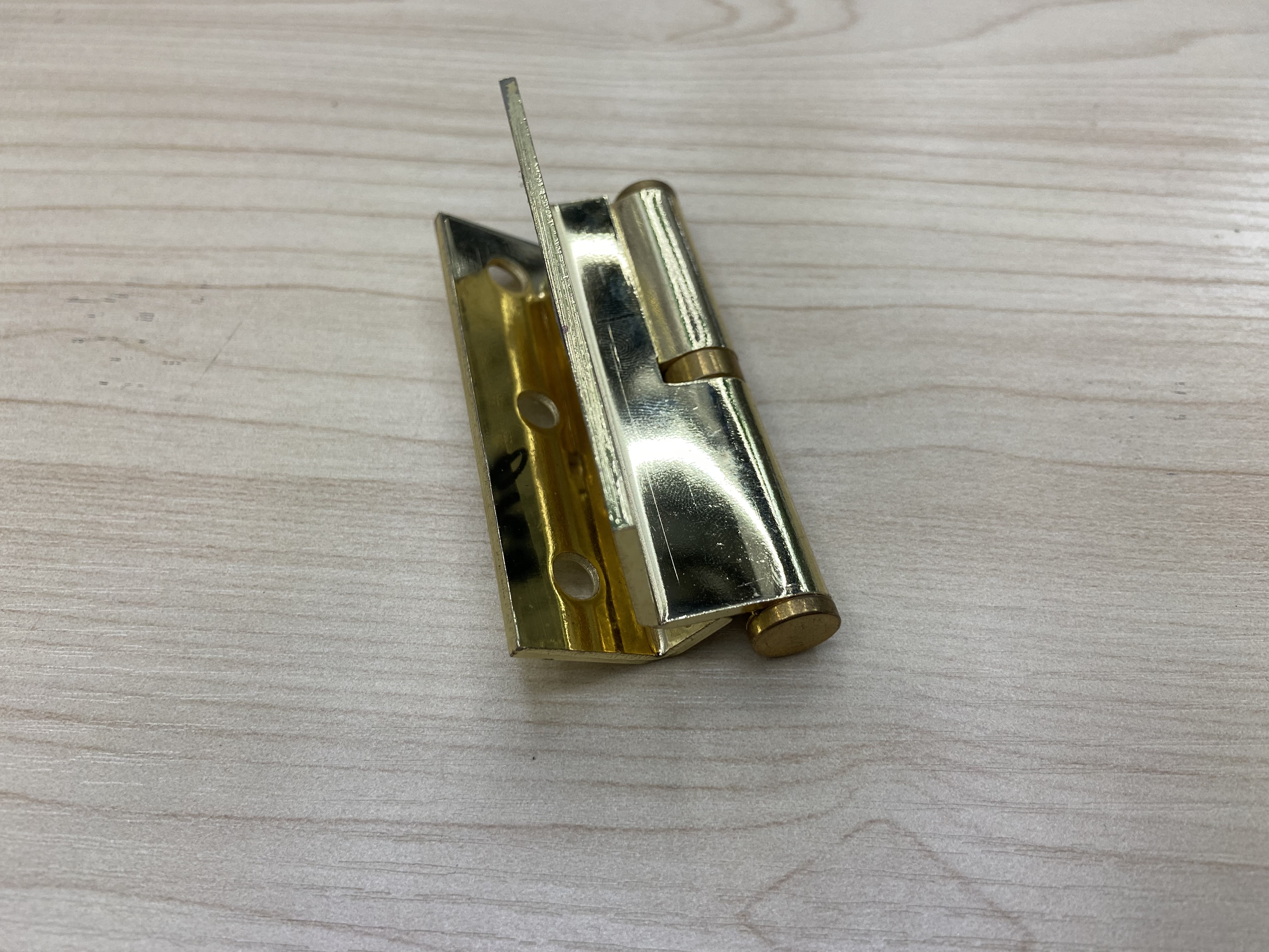 1520 4-inch bent detachable hinge 4*3*2.5mm*1BB imitation gold Application Scenario