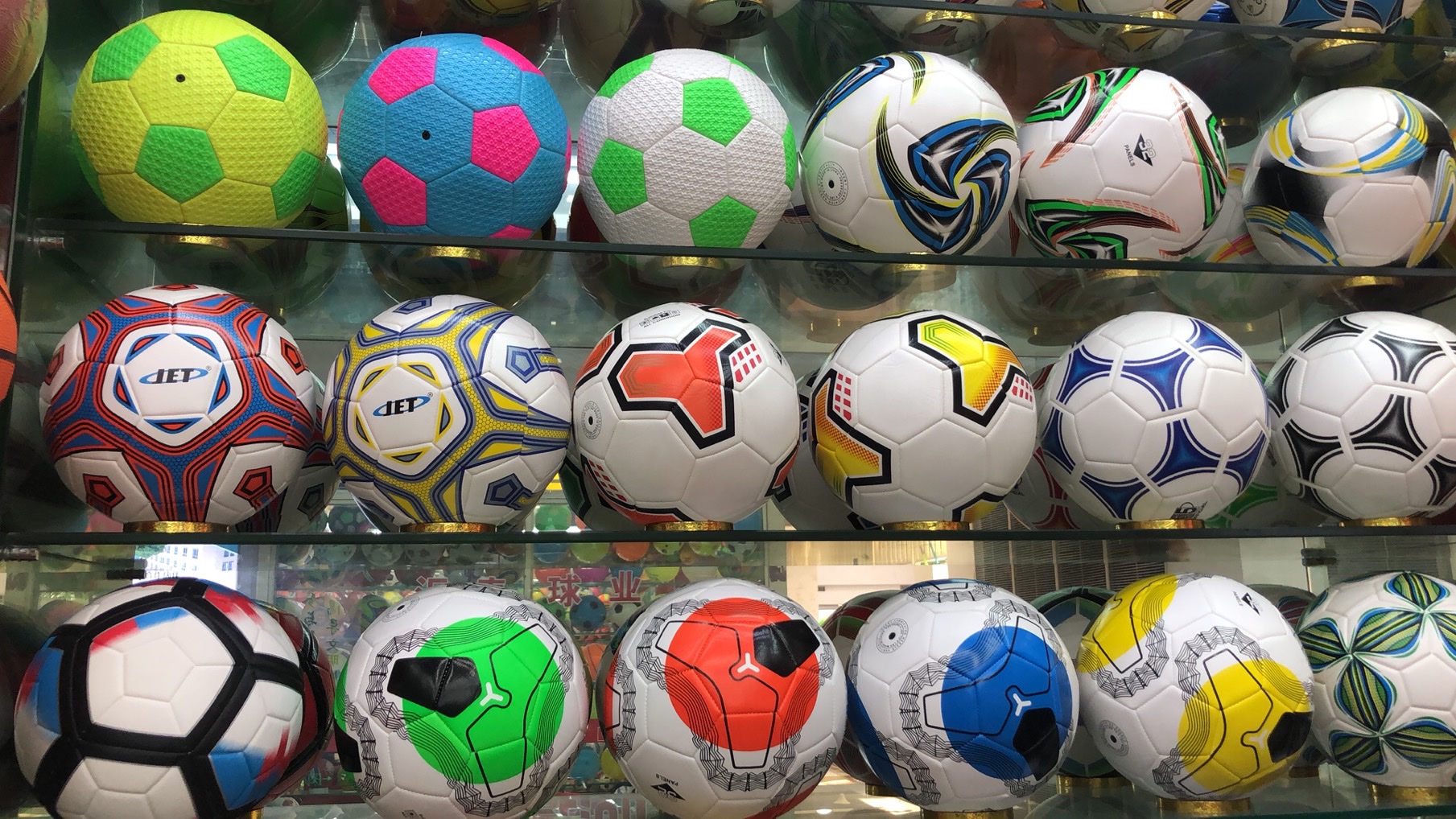 PVC particle material factory direct sales and wholesale, sample processing and customization of footballs are available detail image 5