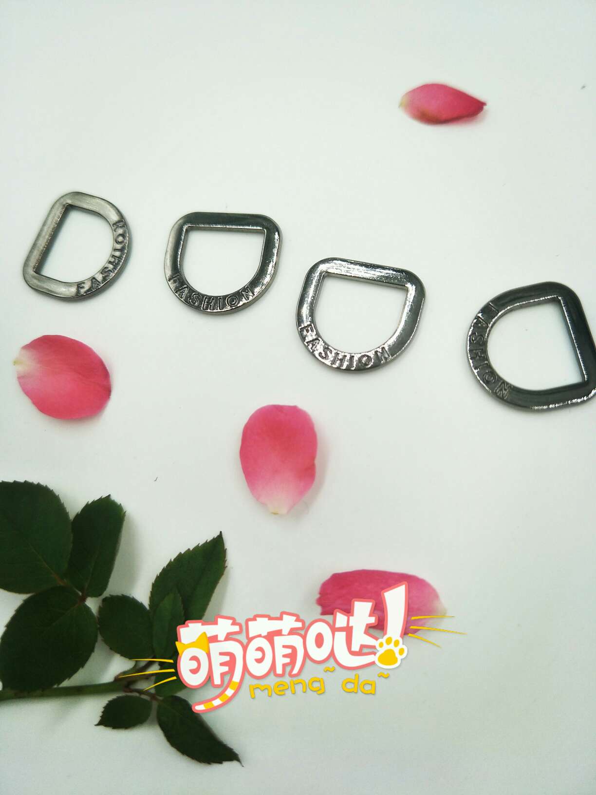 厂家直销合金小D扣 服装辅料 时尚创意标牌 装饰扣 爆款帽子配件掉坠 鞋服箱包头饰DIY配件 金属半圆详情图2