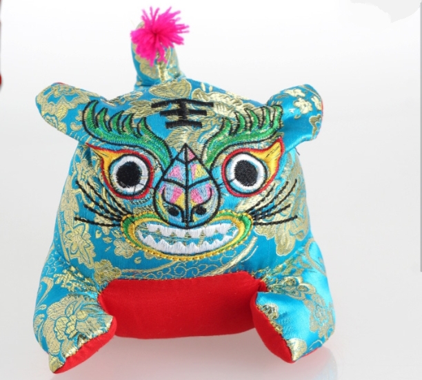 传统民俗中国风织锦缎刺绣布老虎，优质pp棉填充详情图3