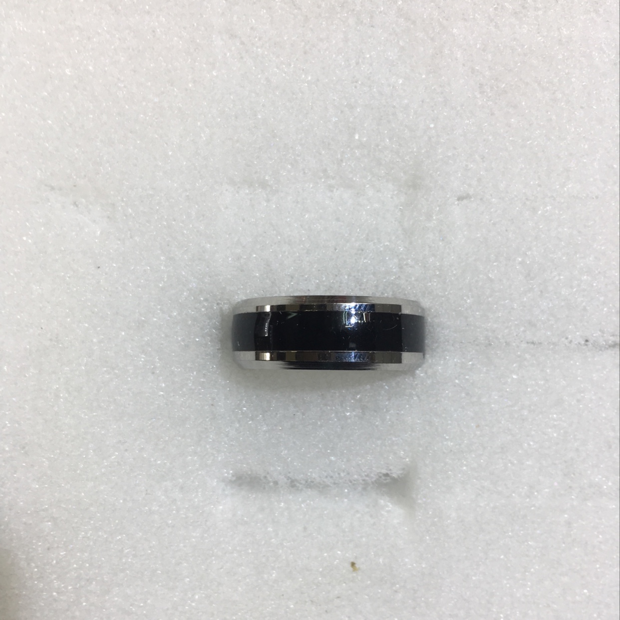 White two white edges drop black oil in the middle design style Unique style Simple design style unique