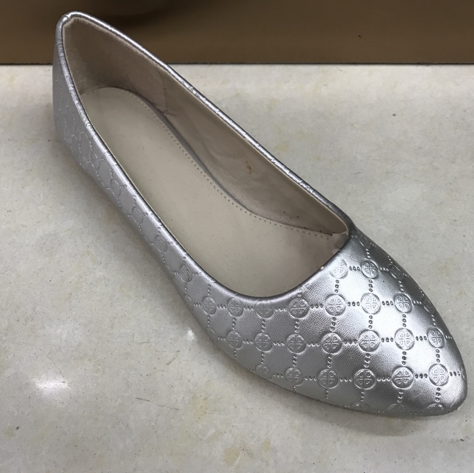 Flat silver casual shoes