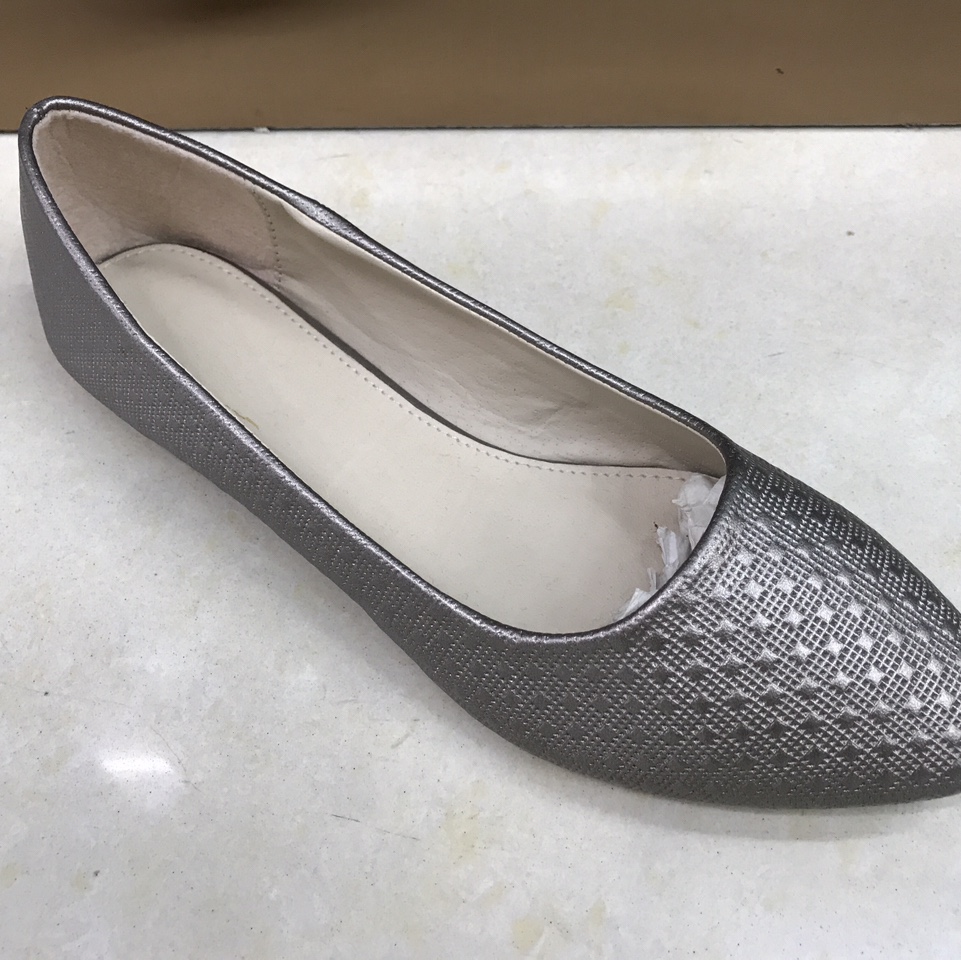 Flat dark grey casual shoes