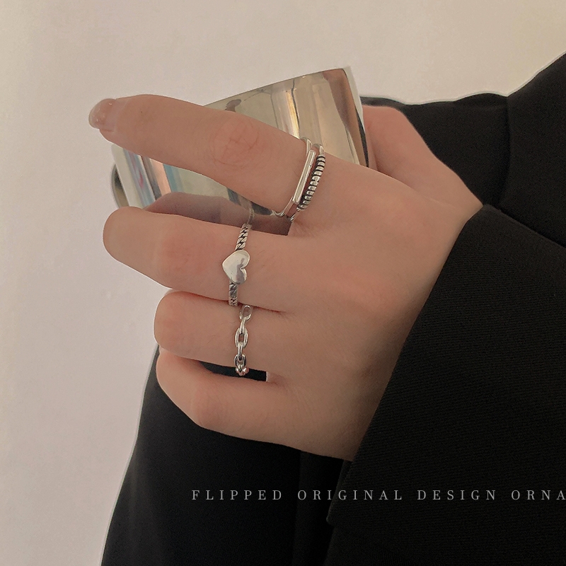 An aged heart-shaped chain three-piece set of rings, a fashionable and individual design for women's summer, a simple and cold style index finger ring
