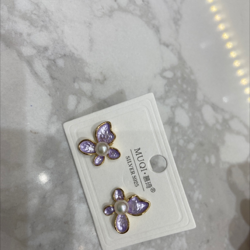 Apply a thin coat of purple butterflies Item Picture