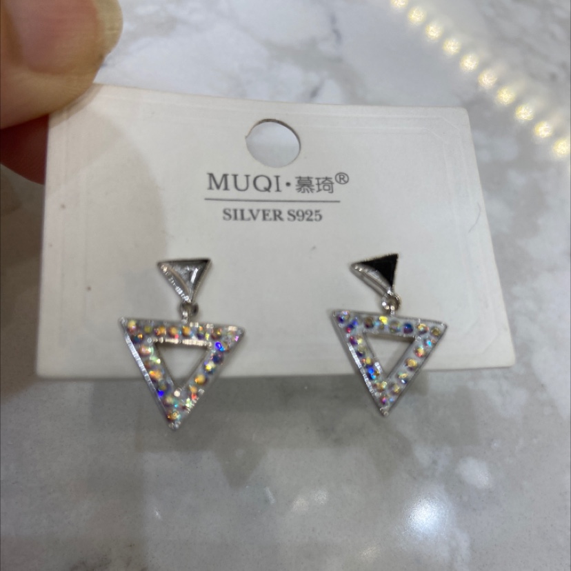 White AB Series 4 Fashionable and Classic Korean-style earrings Application Scenario