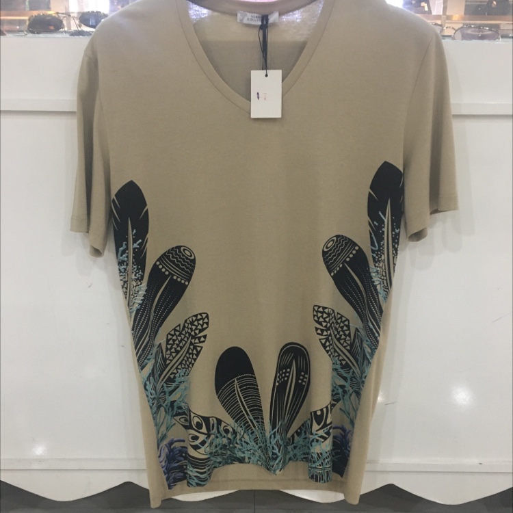 Versace men's V-neck T-shirt details Picture