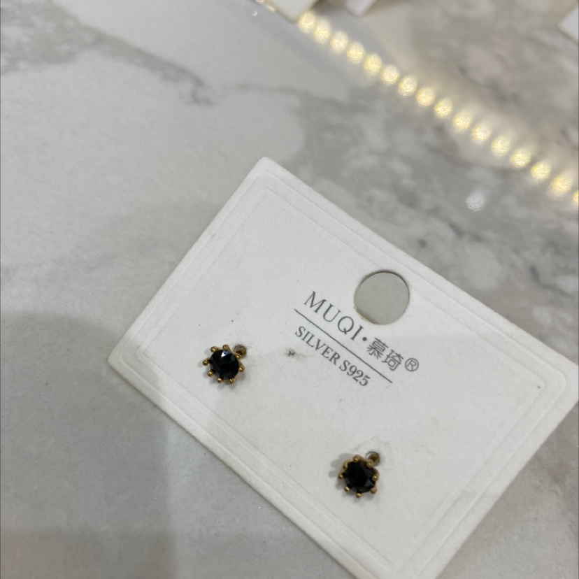 Black zirconium 1