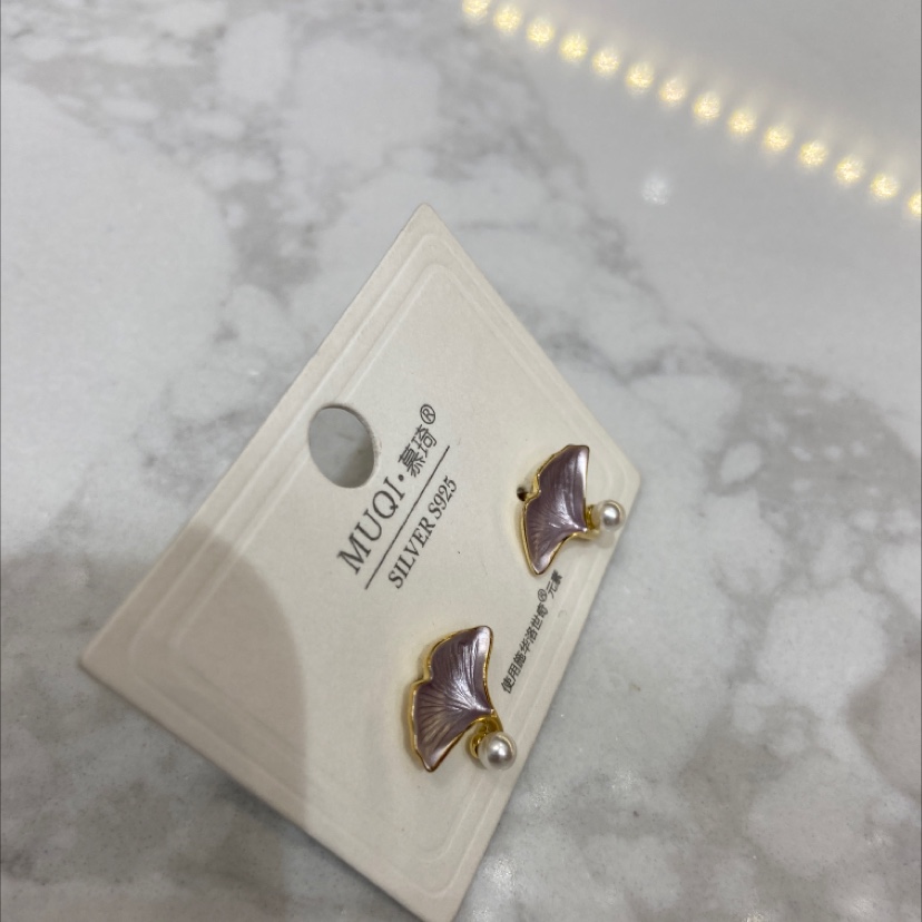 Drip oil on purple leaves Specification image