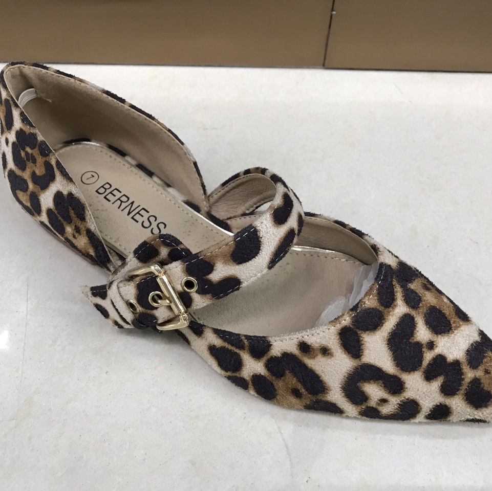 Pointed-toe leopard print fashion shoes