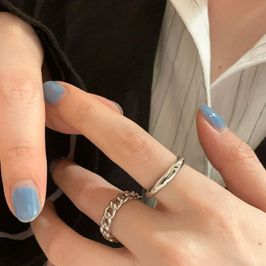 Cold style twisted chain set ring, a unique design for women, light luxury, fashionable, individual and simple index finger ring