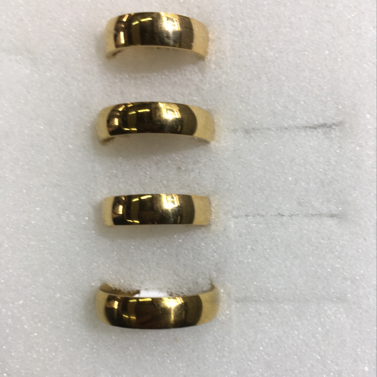 The design style of the four golden light plates combined together is unique, charming, trendy, slimming and elegant