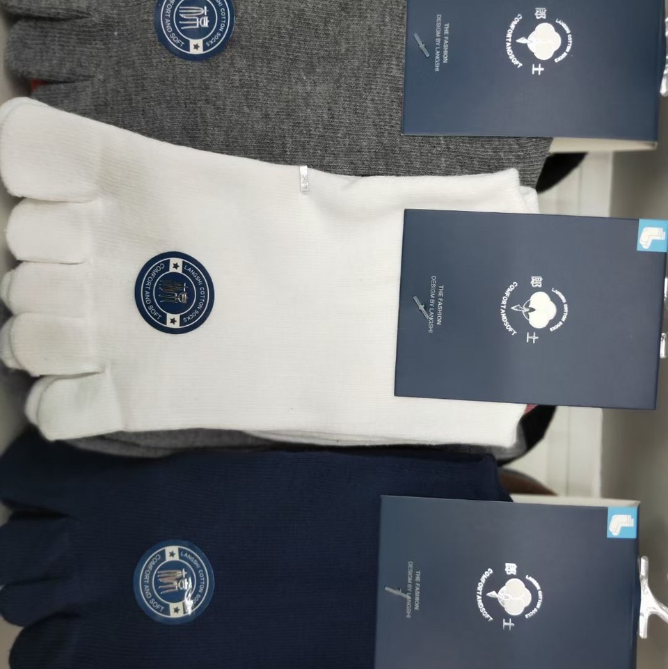Fashionable five-finger socks