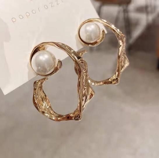 Metallic with classic pearl fashion trend designer earrings