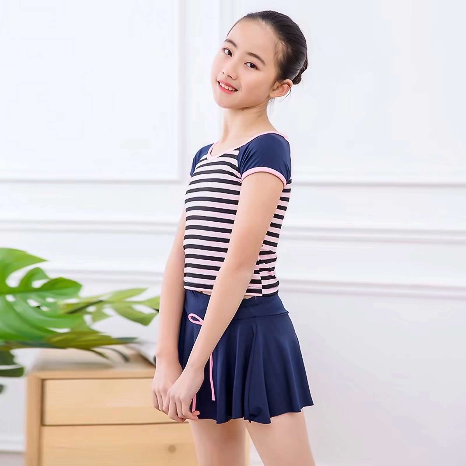 Two-Size Children's Swimsuit Sports Swimsuit With Sleeves details Picture