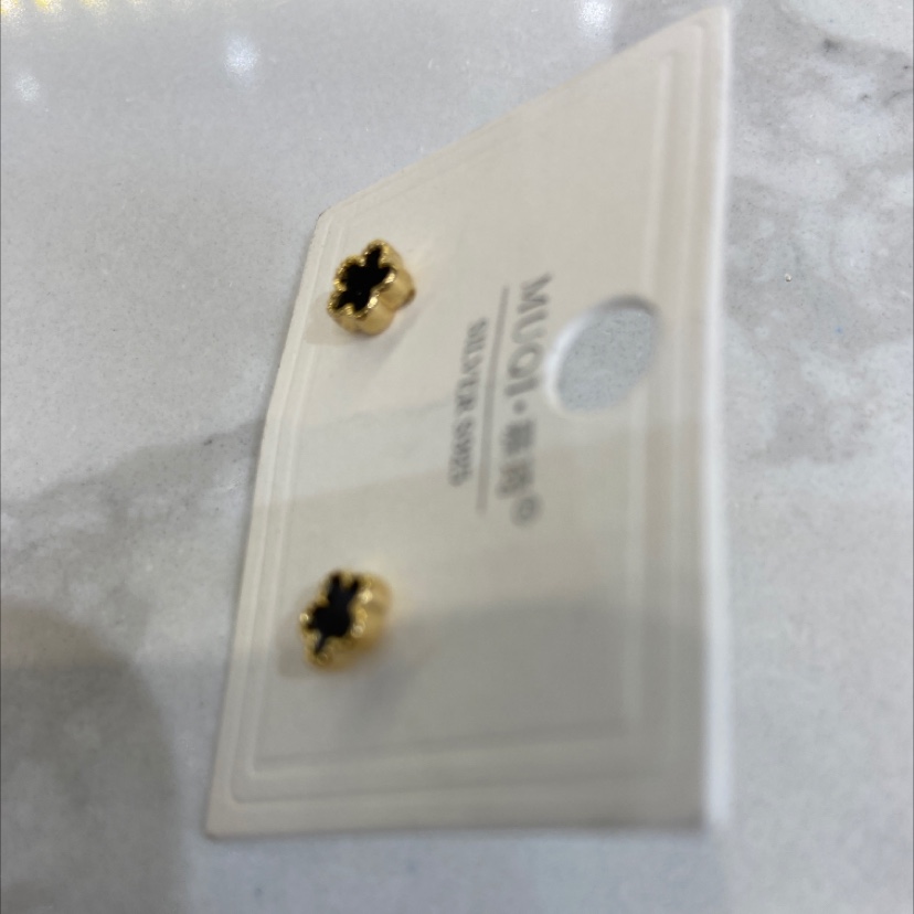 Small flower on board details Picture