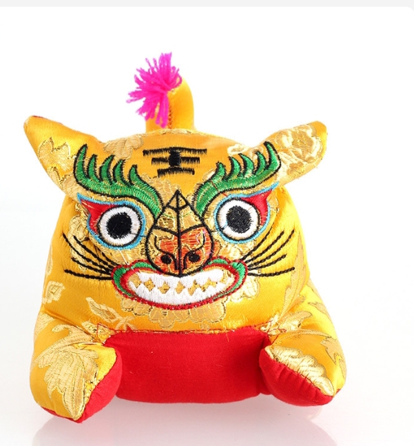 传统民俗中国风织锦缎刺绣布老虎，优质pp棉填充详情图4
