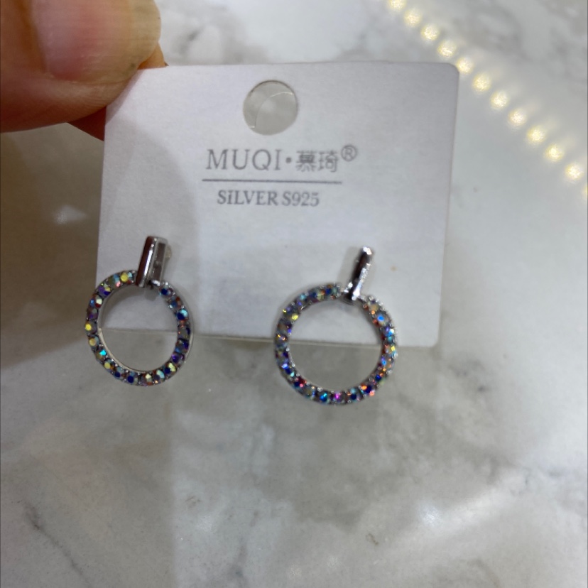 Pendientes Aab colección blanca 1 estilo clásico Application Scenario
