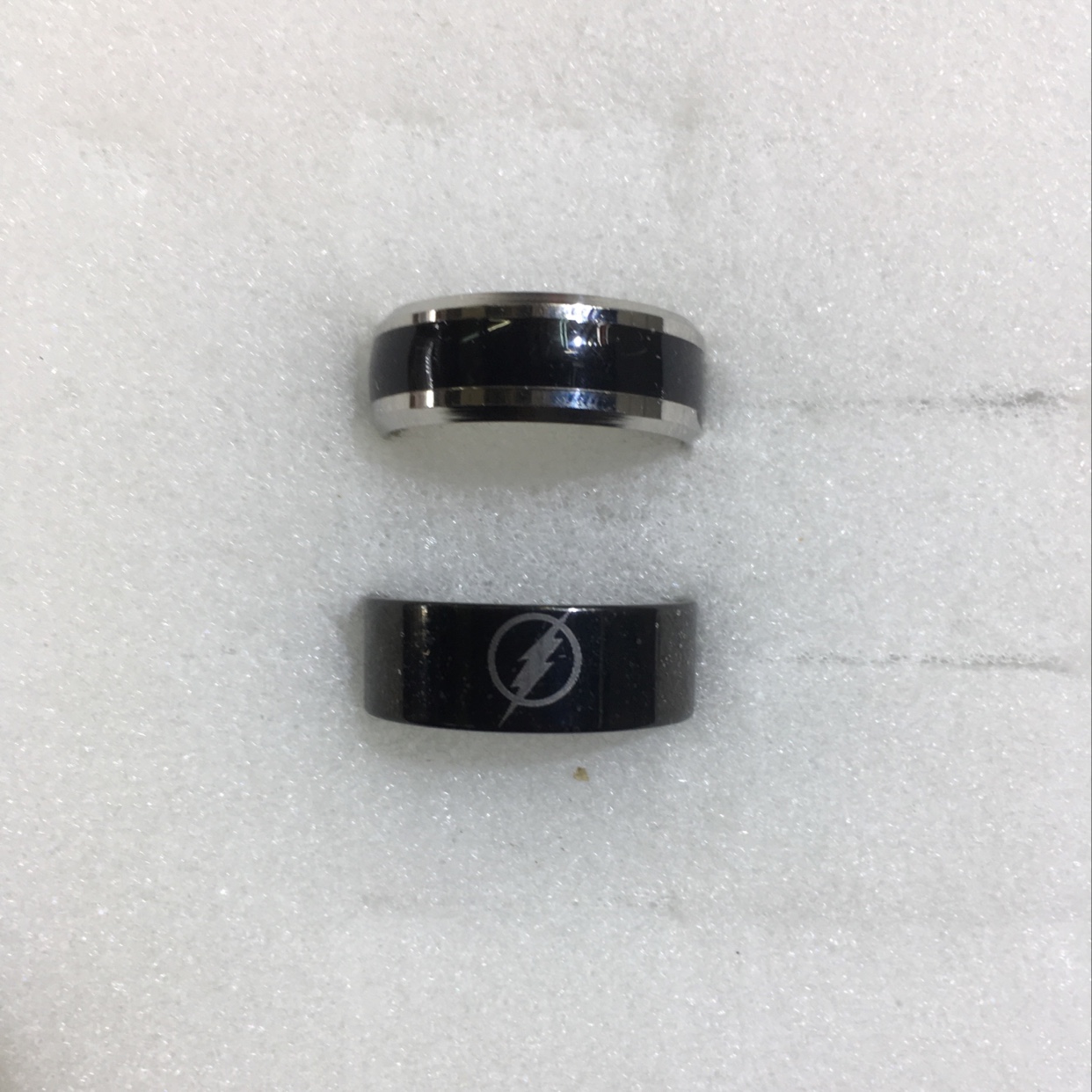Two wide-faced black design style unique fashion elegant elegant intellectual temperament