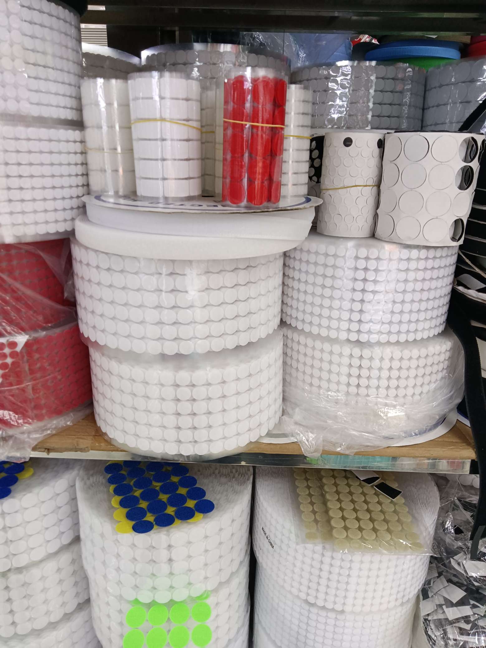 透明魔术贴/透明粘扣带/圆形魔术贴白底实物图