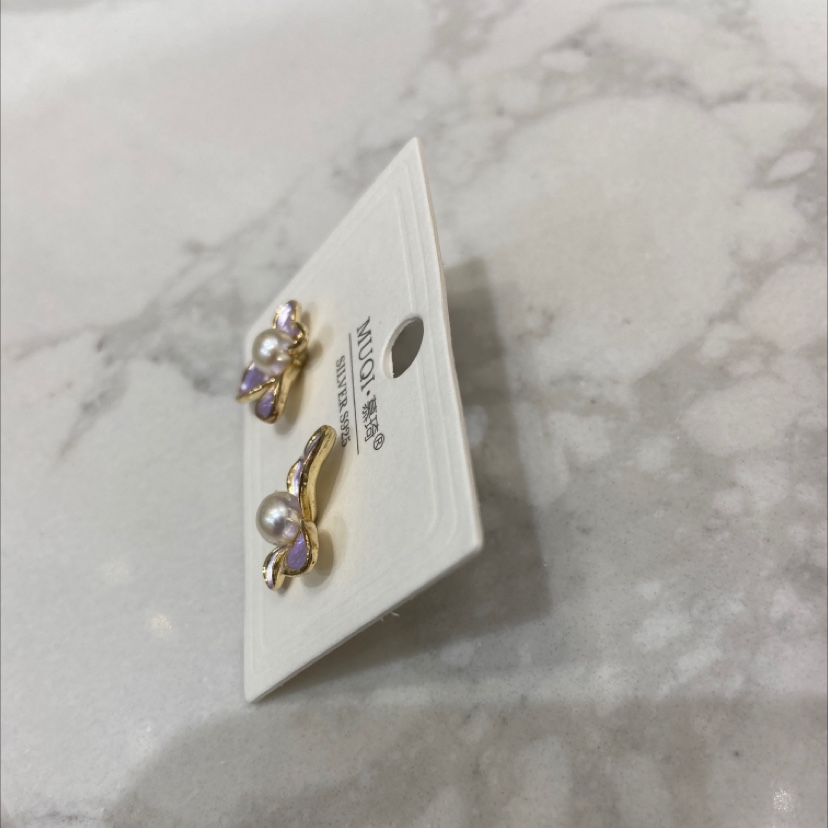 Apply a thin coat of purple butterflies details Picture