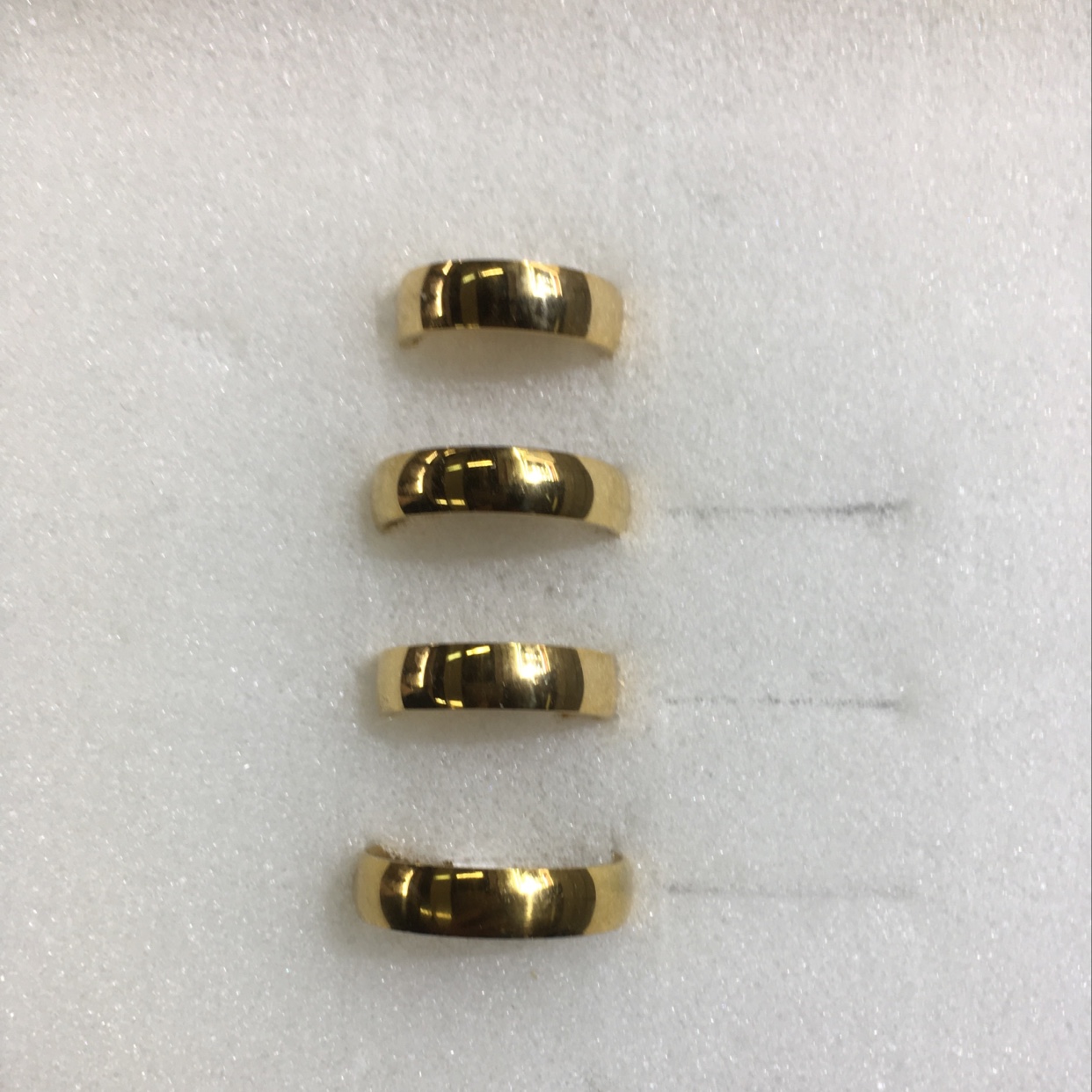 The design style of the four golden light plates combined together is unique, charming, trendy, slimming and elegant details Picture