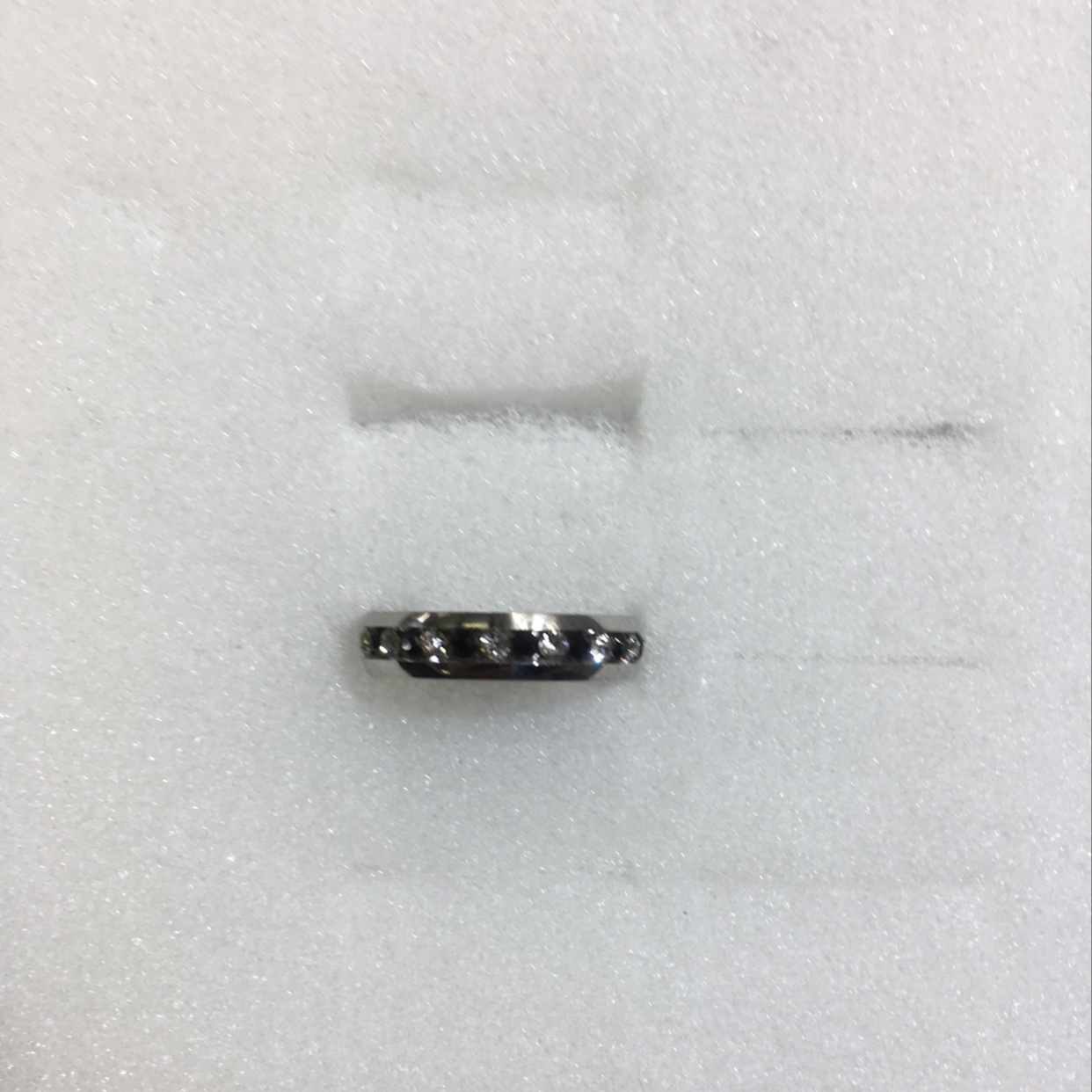 White full diamond design style unique charm fashion trend leisure personality full