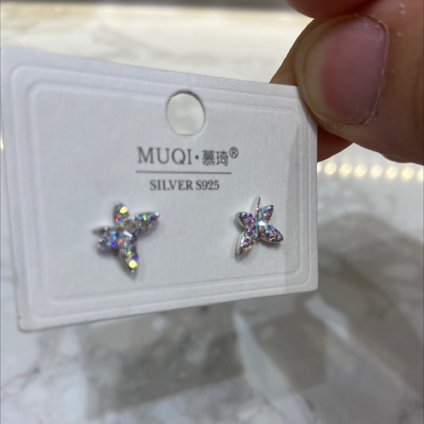 فراشة بيضاء details Picture