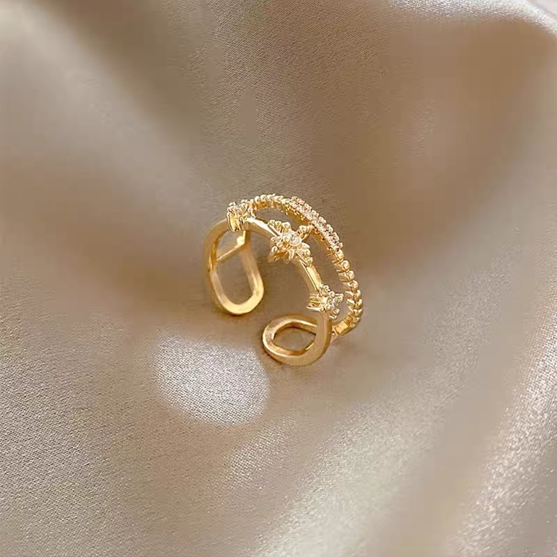 A light luxury and exquisite high-end ring with a double-layer design set with rhinestones and stars details Picture