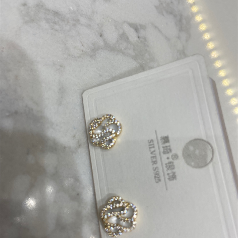 Gotas de aceite blanco pequeñas flores