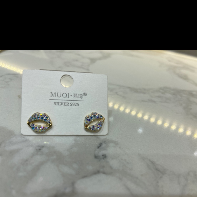 White AB lips Specification image