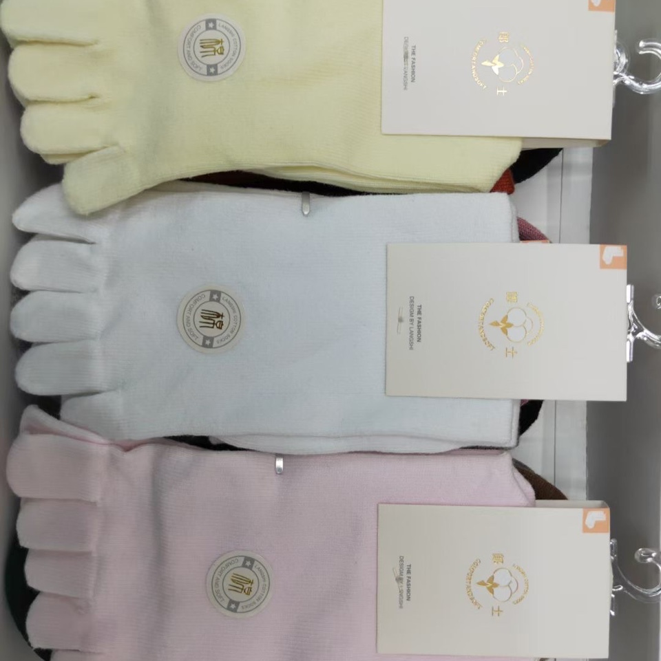 Five-finger socks