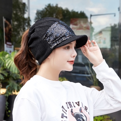 New autumn and winter style cap with a duck-tongue line