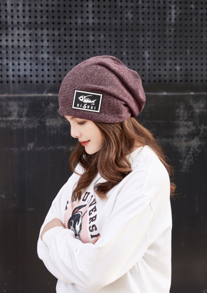 A fleece pullover hat for autumn and winter Application Scenario