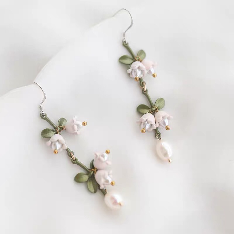 Beautiful little flowers and pearls simple small fresh sweet girl earrings