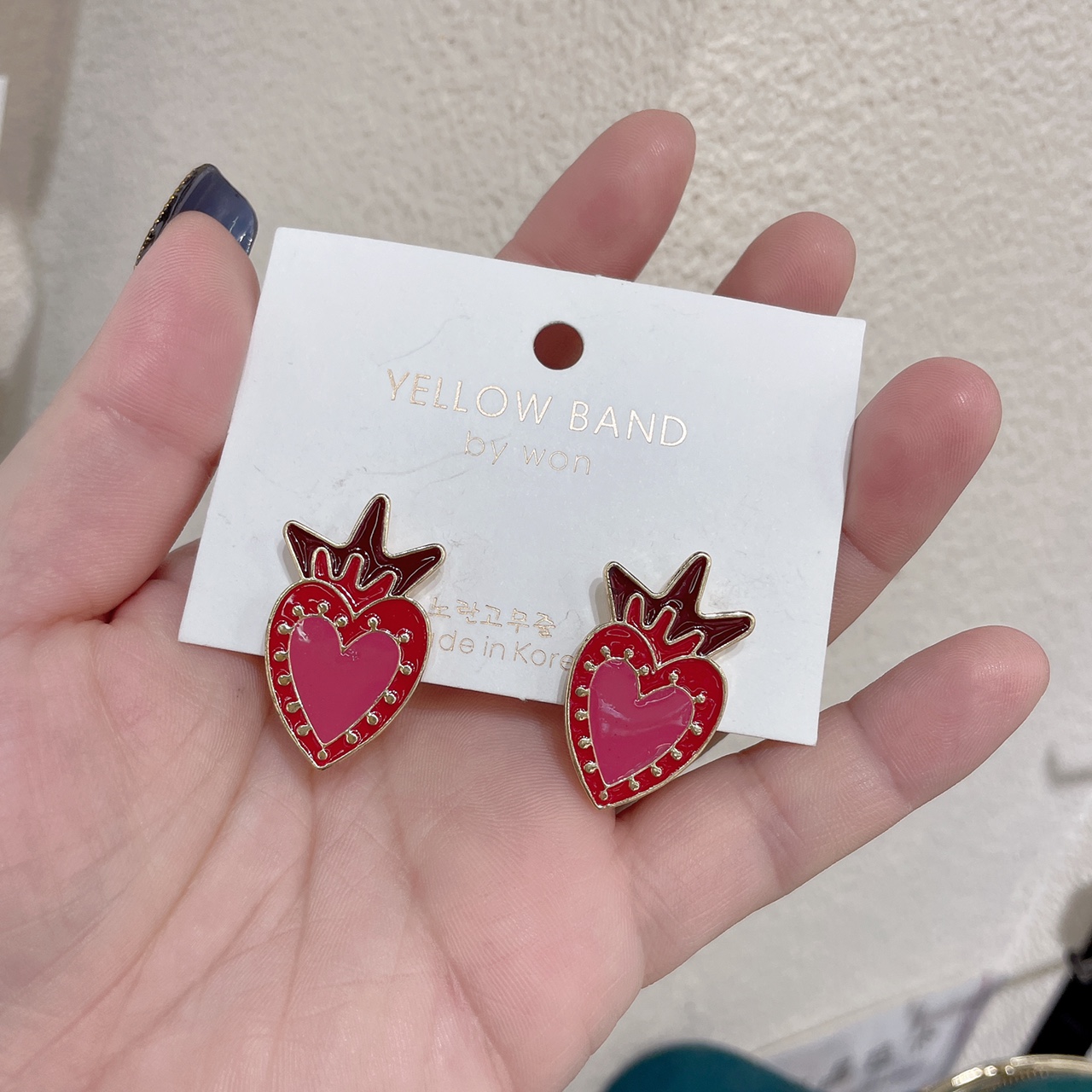 European and American high quality anti-allergy INS personality fashion red carrot eyes exaggerated designer niche earrings pink you
