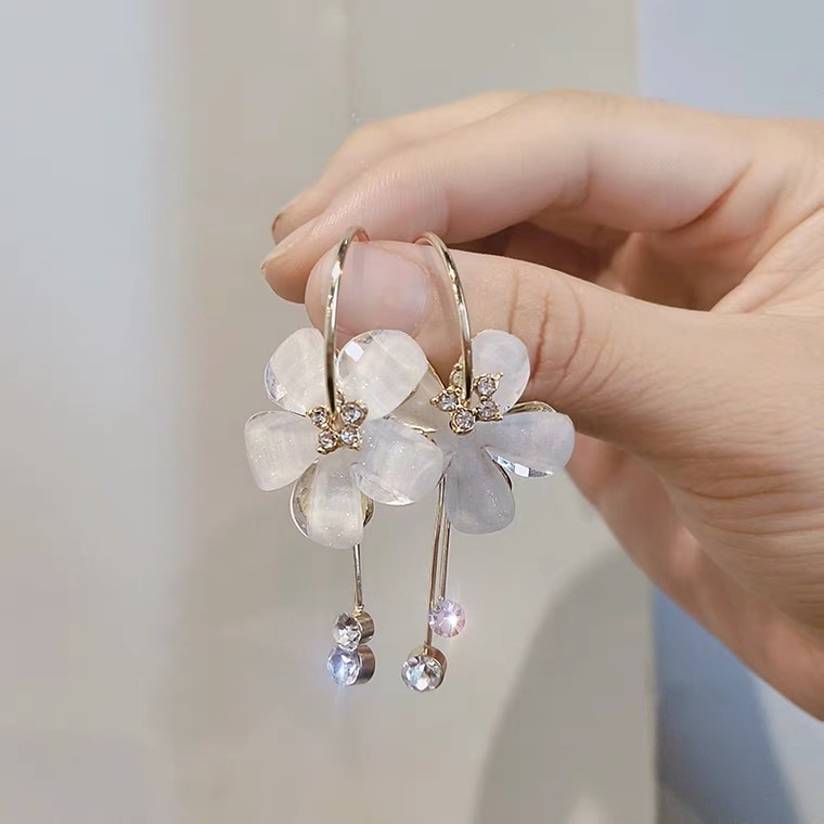 925 sterling silver needle earrings, long petal earrings for women, Korean style, slimming face, the same style of earrings and accessories as Internet celebrities, trendy details Picture