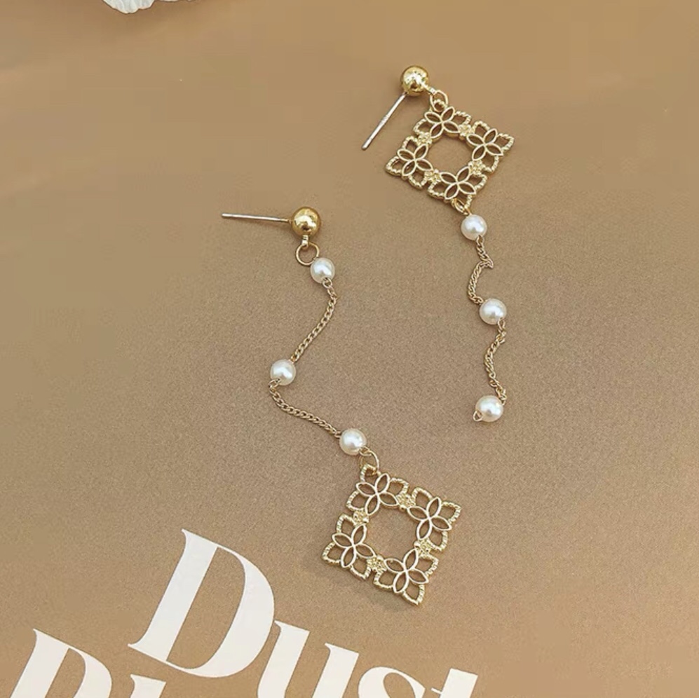 Temperament assorted niche fashion small fresh personality asymmetrical earrings