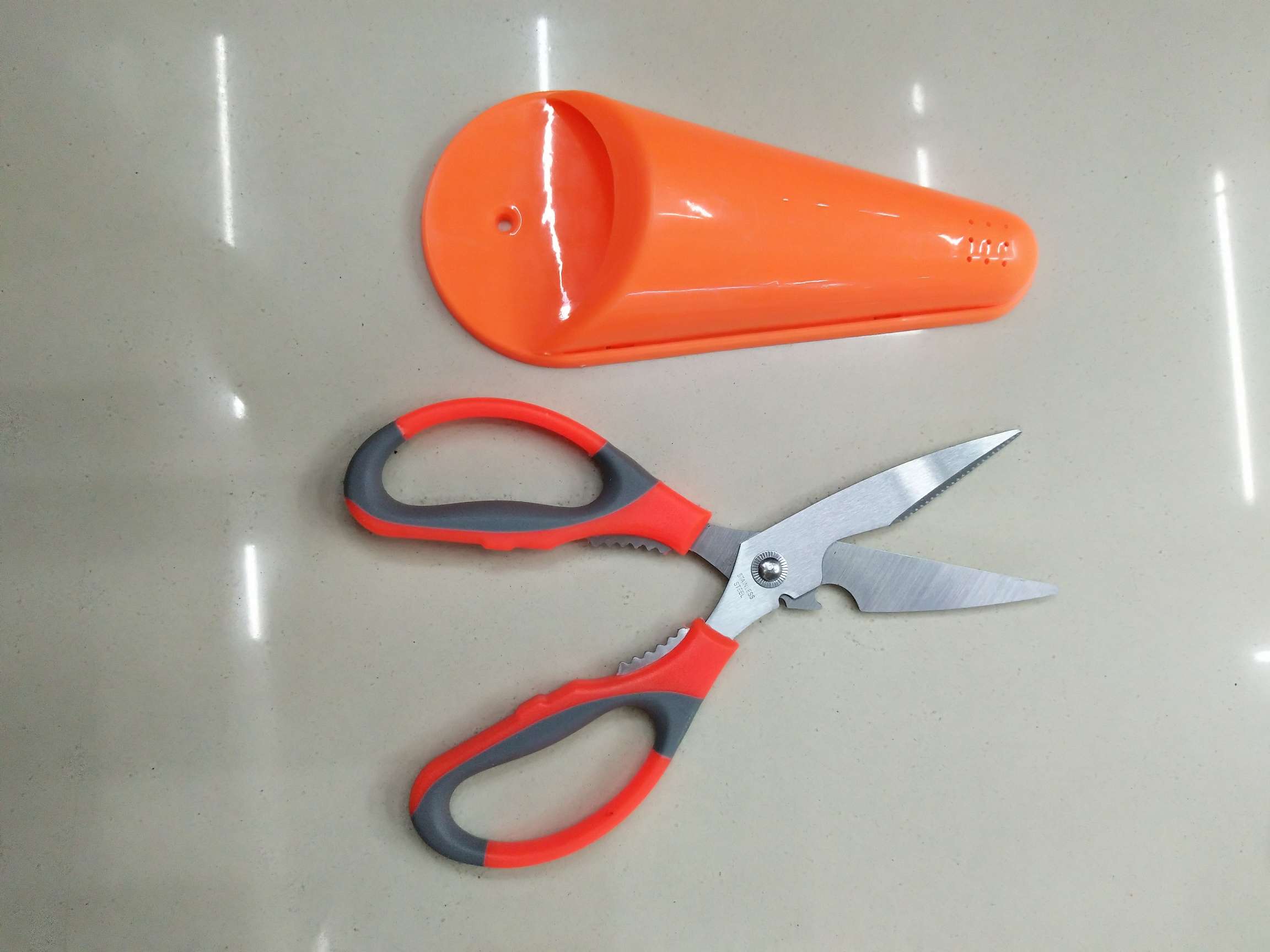 Office and educational knives and scissors, cutting tools, hardware tools, measuring tools, refrigerator scissors, kitchenware scissors Application Scenario