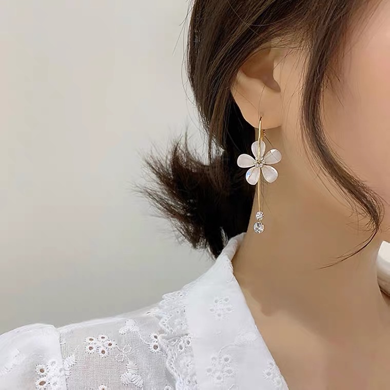 925 sterling silver needle earrings, long petal earrings for women, Korean style, slimming face, the same style of earrings and accessories as Internet celebrities, trendy Application Scenario