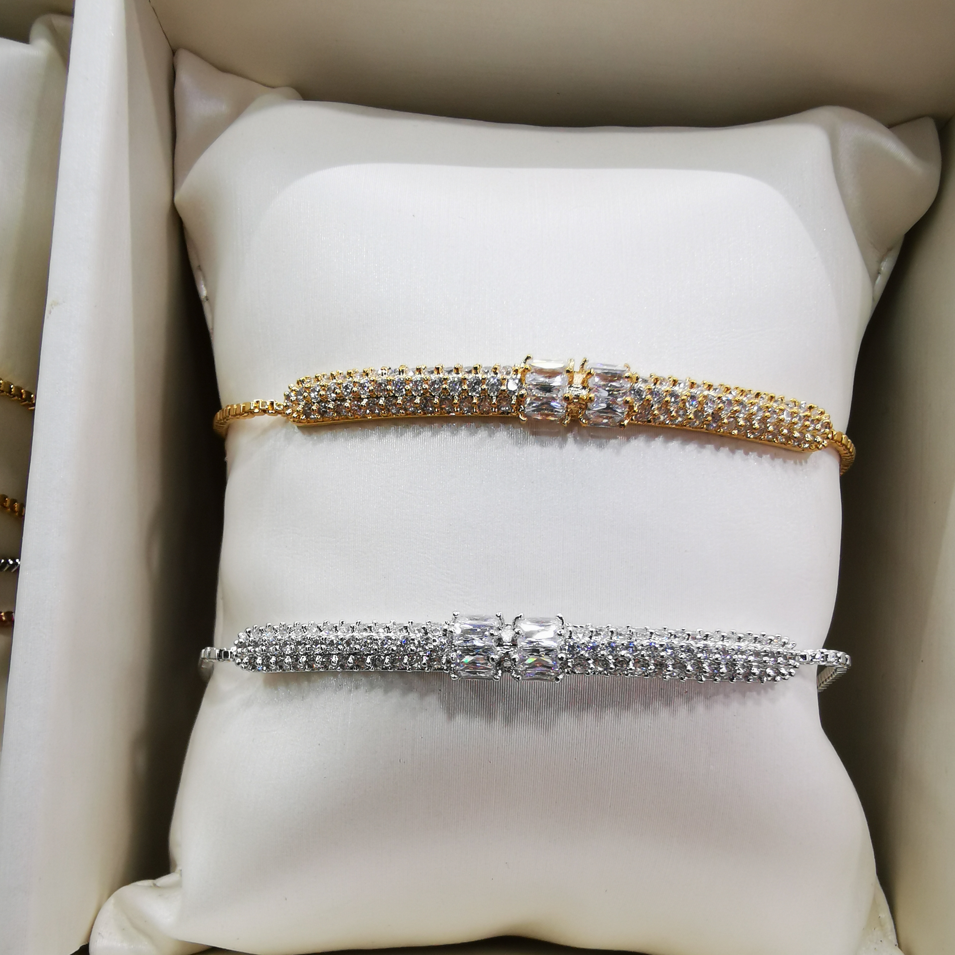 Fashion high-grade zircon bracelet light luxury modern exquisite fashion personality design trend women's bracelet 42 thumbnail