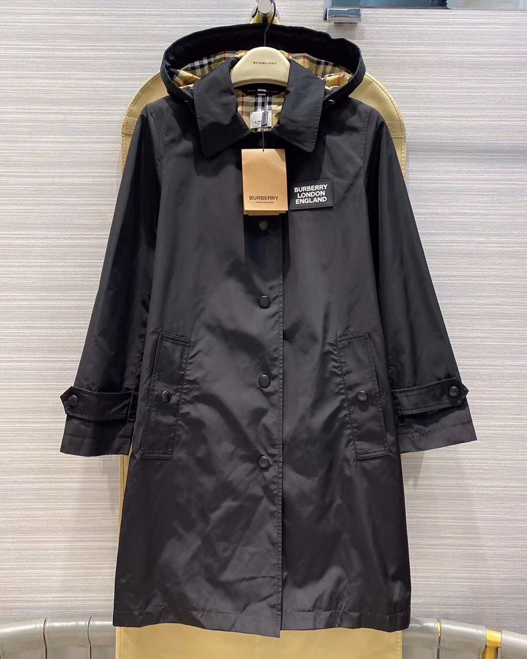 Burberry 女士 黑色logo连帽大衣UK-2 UK-4 UK-6 UK-8 UK-10 细节图