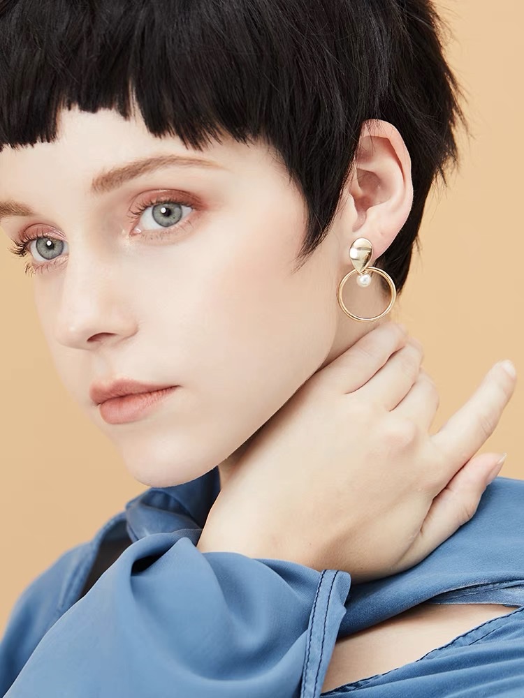 Dingxin Accessories S925 Silver Needle Earrings 911998, a popular new product for foreign trade, is a fashionable metal earring with a European and American style. Wholesale supply from the manufacturer details Picture