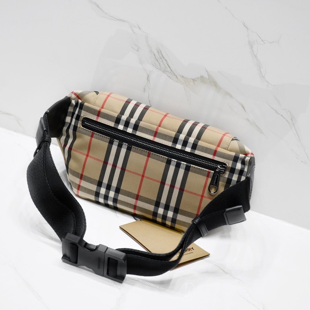 Burberry men's vintage checkered medium-sized waist bag for both men and women: Length: 31cm, width: 7.5cm, height: 16cm details Picture