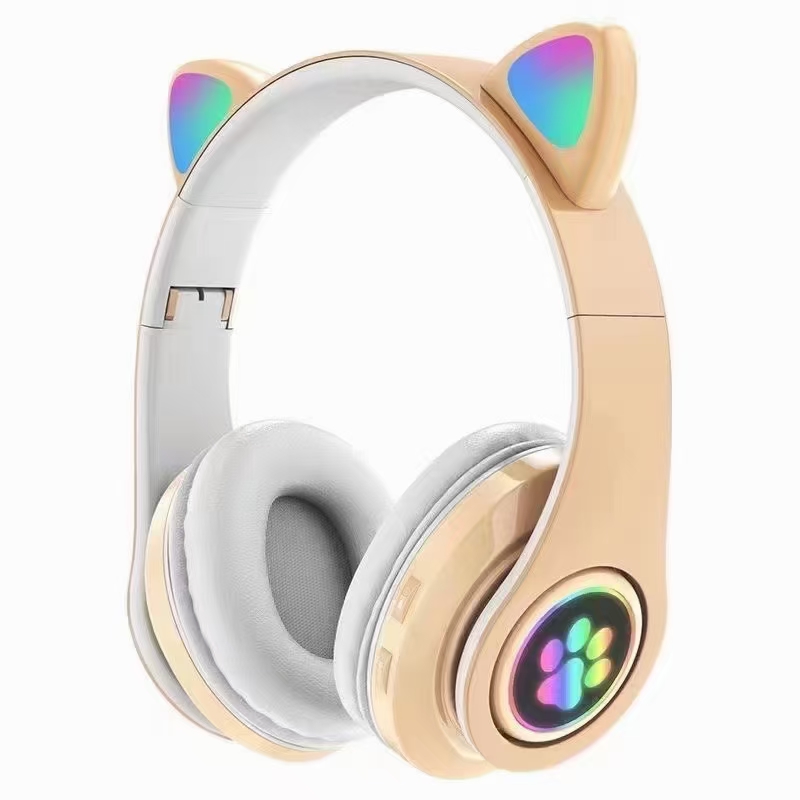 Guangdong Sogo headphones, B39 Cross-border new cat-ear over-ear Bluetooth headphones, light-emitting wireless Bluetooth voice headphones Application Scenario
