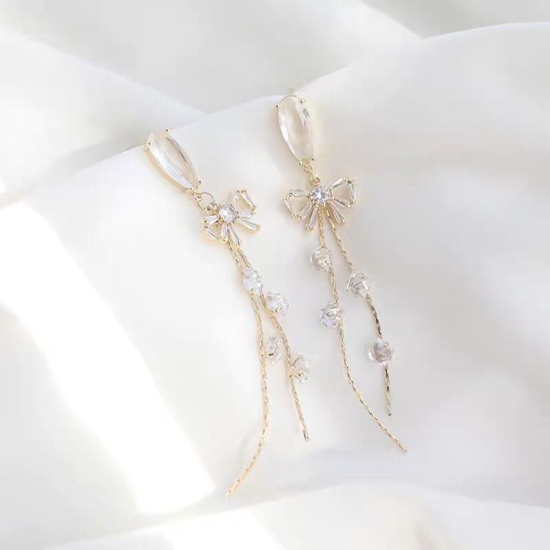 Chic trend Ethnic chic Bohemian beach vacation essential earrings